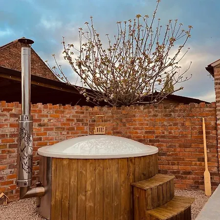 The Old Parlour - With Hot Tub And Dog Friendly! Vakantiehuis